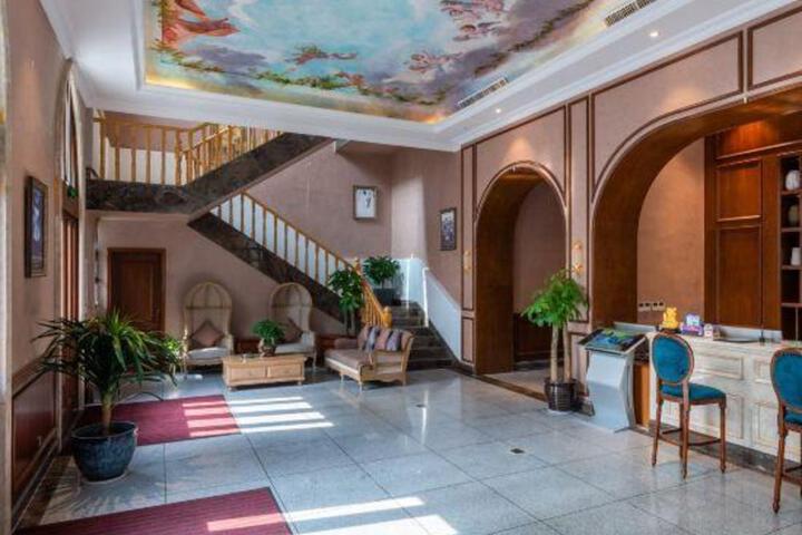 Huayi Brothers Town Castle Hotel