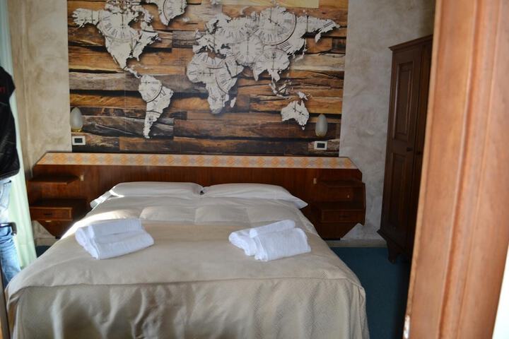 Room 16 of 46