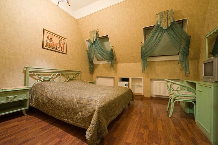 Room 10 of 50