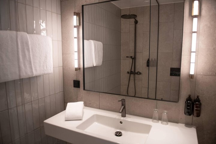 Room 30 of 100