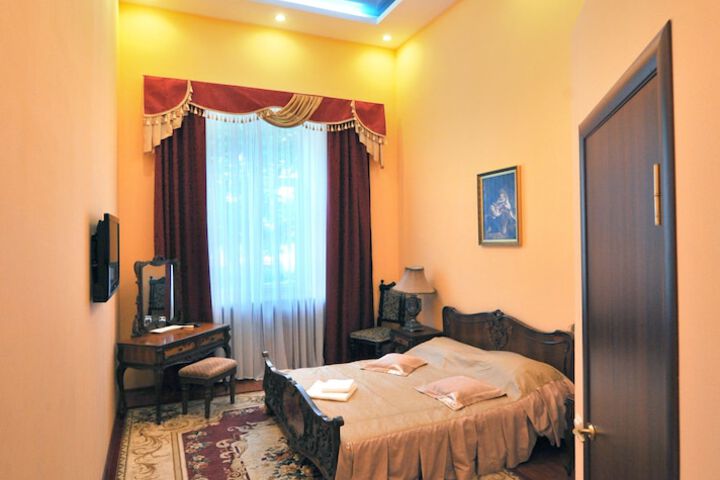 Room 17 of 60