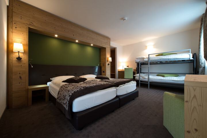 Room 12 of 75