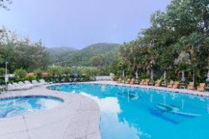 Restaurant - Silvermine Beach Hotel