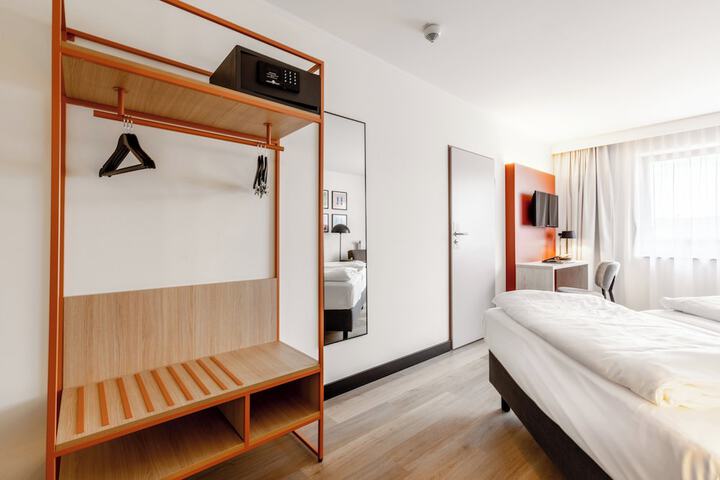 Room 19 of 145