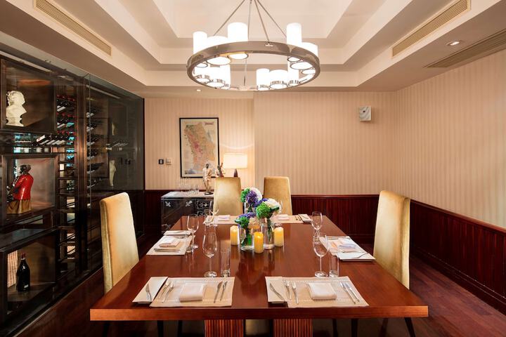 Dining 73 of 120