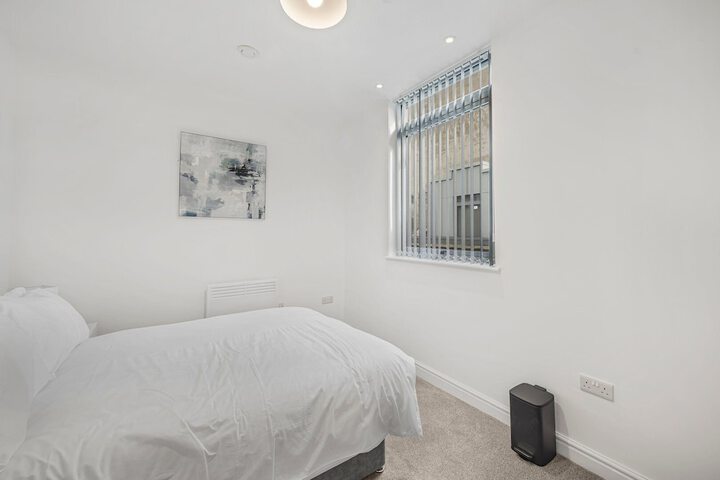 Room 4 of 80