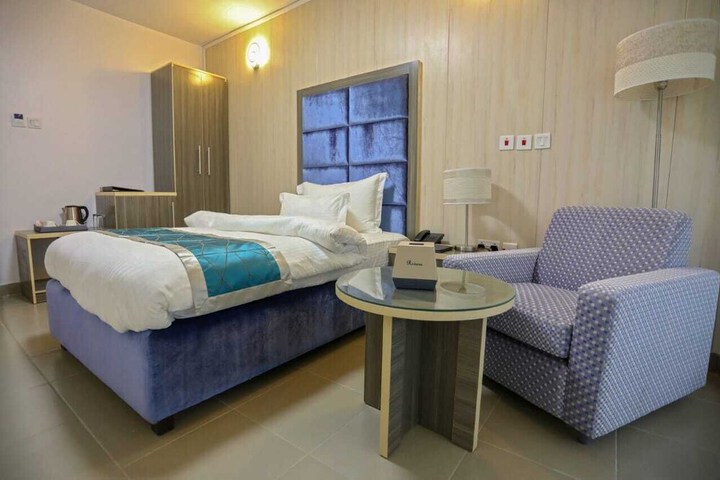 Room 8 of 18