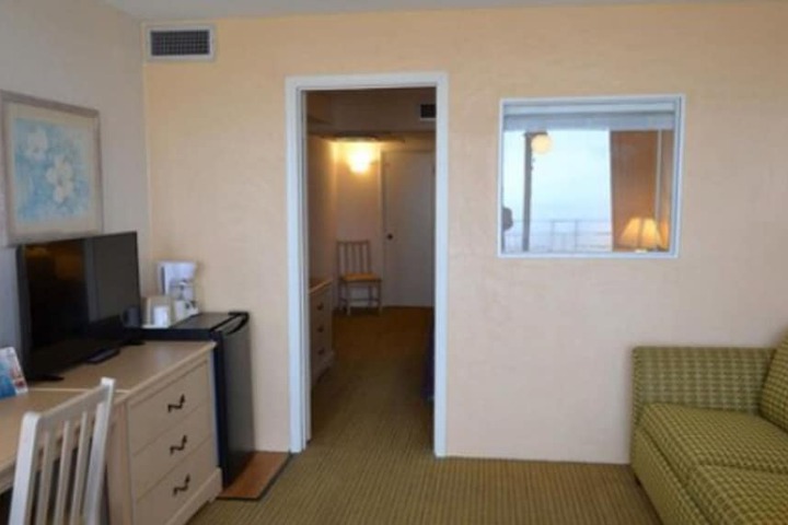 Room 15 of 27