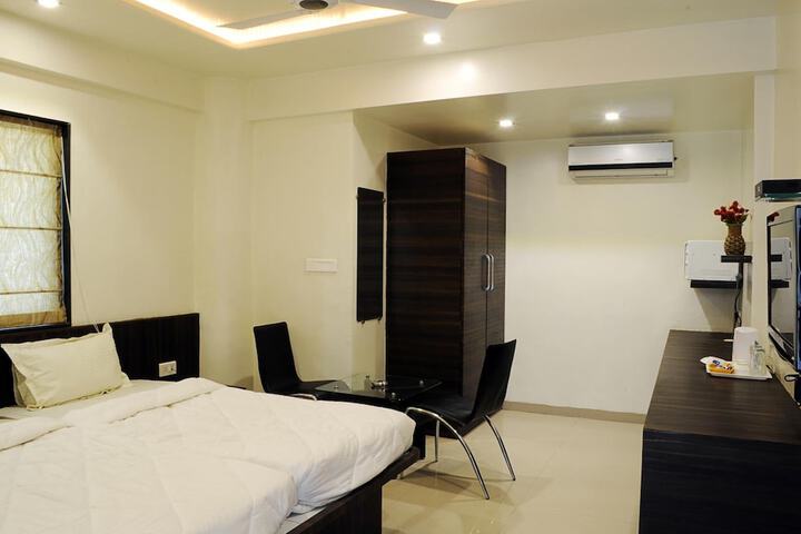 Room 4 of 23