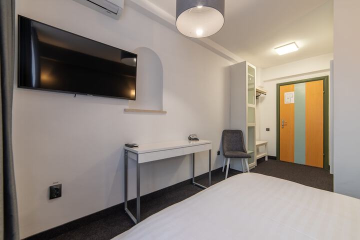 Room 57 of 112