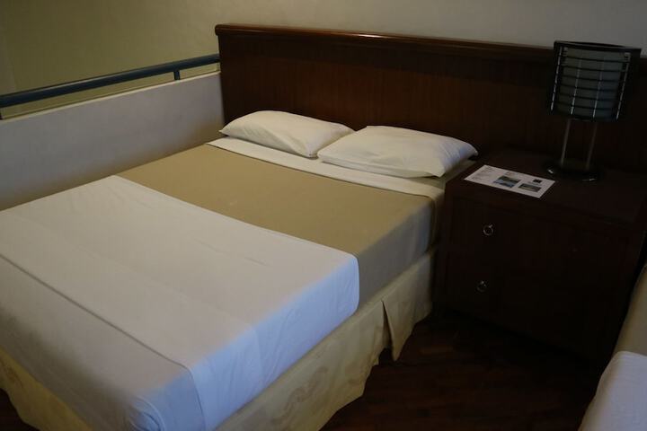 Room 9 of 50