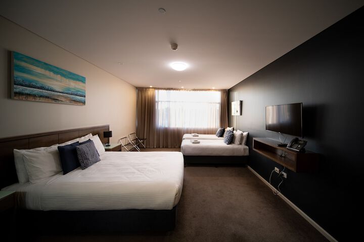 Room 33 of 102
