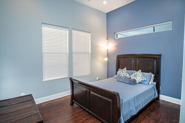 Room 4 of 42
