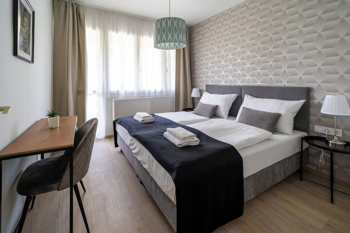 Room 16 of 60