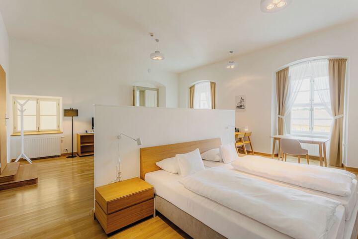 Room 9 of 39