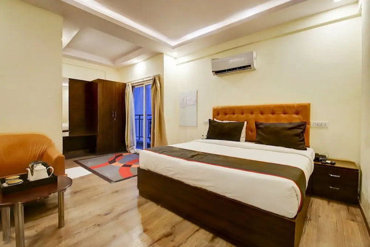 Room 5 of 18
