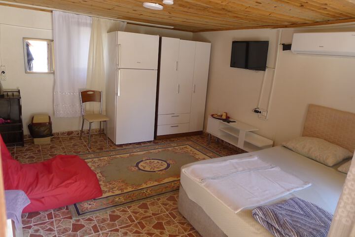 Room 140 of 263