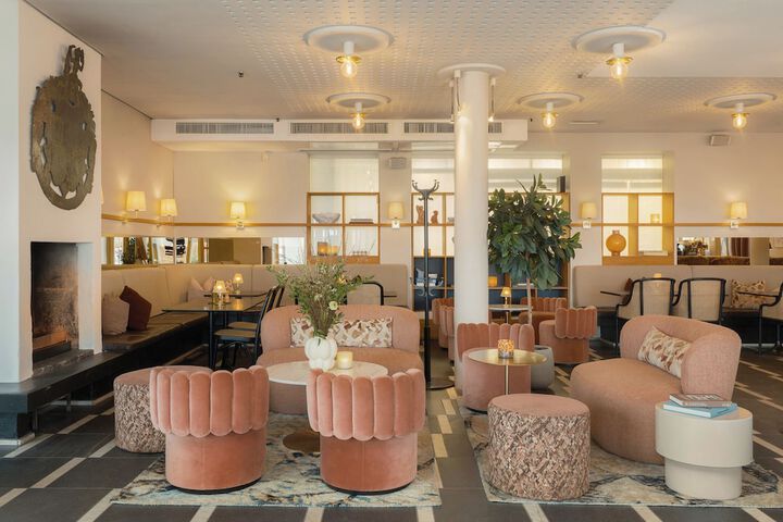Entrance & Lobby
