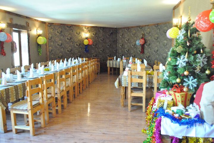 Dining 15 of 25