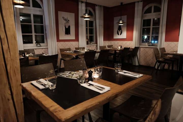 Dining 27 of 35