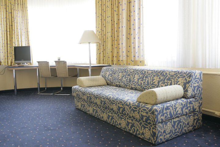 Room 4 of 32