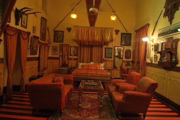 Room 9 of 25
