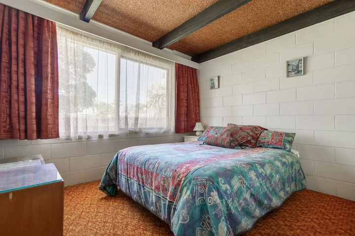 Room 5 of 13