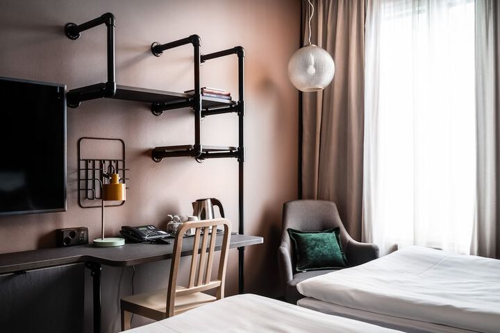 Room 15 of 49