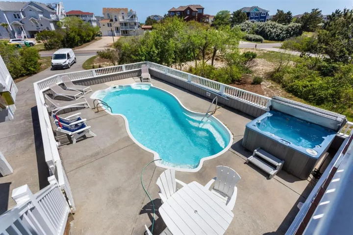 Pool 10 of 16