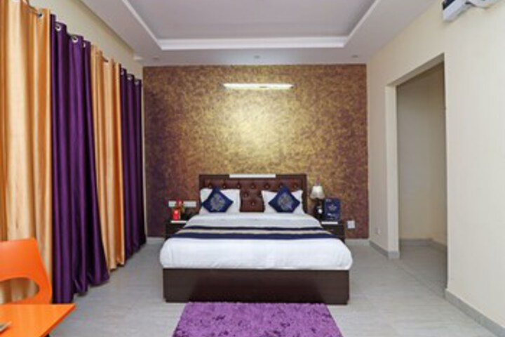 Room 27 of 37