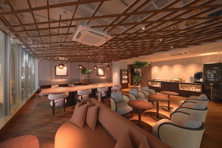 Lounge 133 of 135