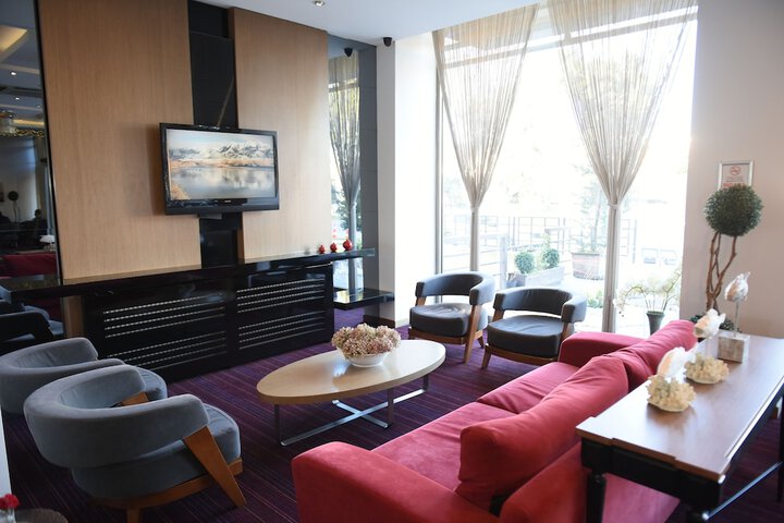 Entrance & Lobby