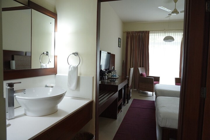 Room 25 of 39