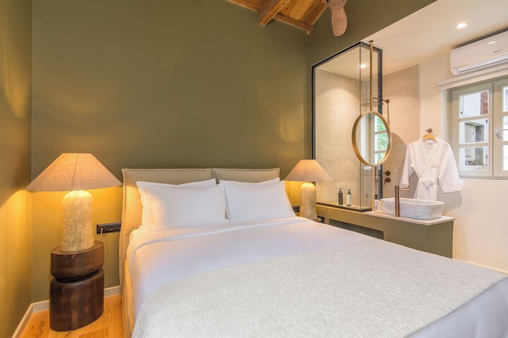 Room 2 of 90