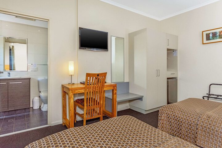 Room 12 of 34