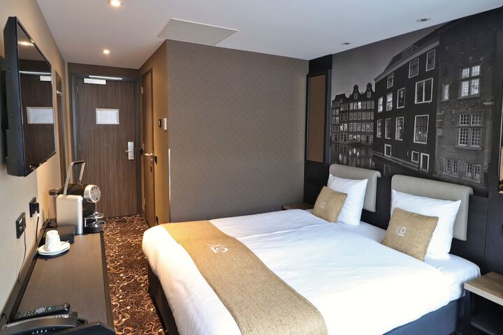 Room 7 of 48