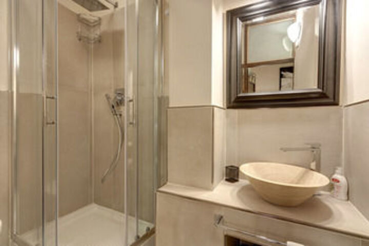 Room 4 of 71