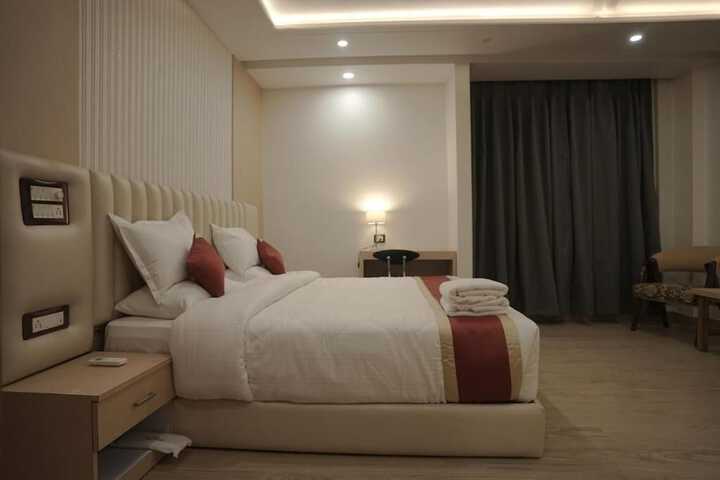 Room 2 of 28
