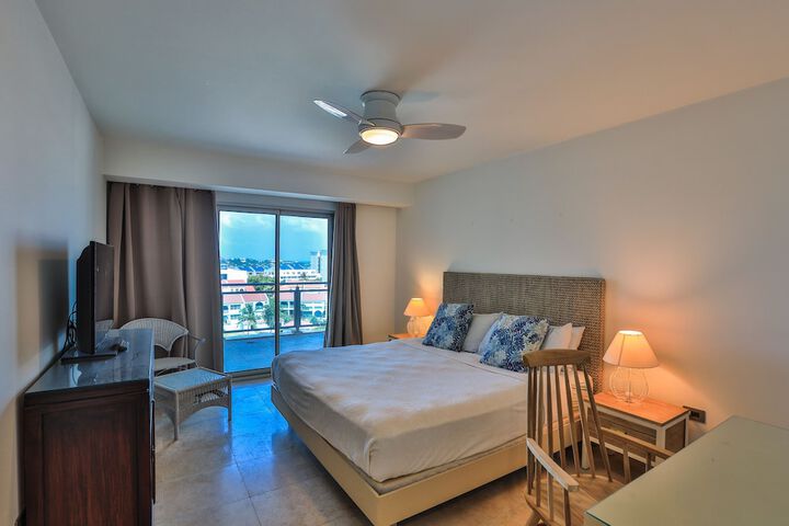 Room 3 of 230