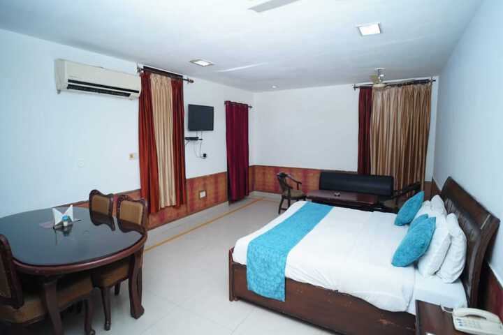Room 5 of 13