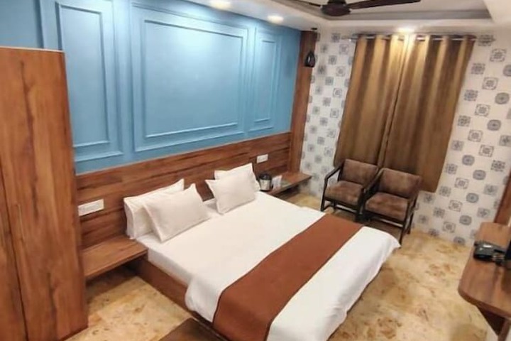 Room 5 of 10