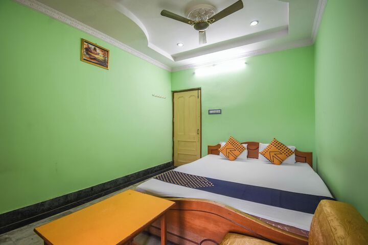 Room 5 of 10