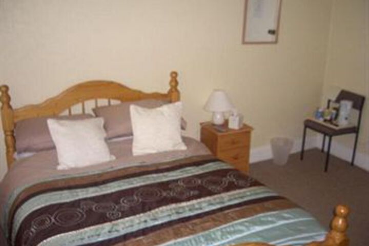Room 6 of 10