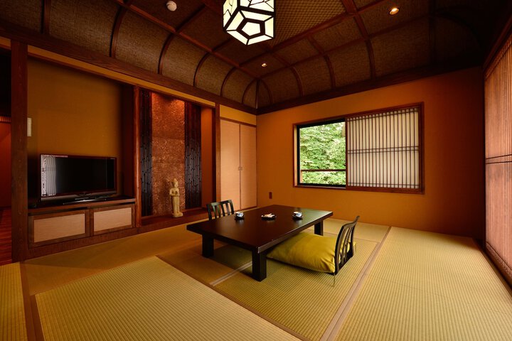 Room 18 of 165