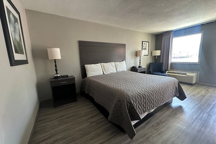Room 10 of 19