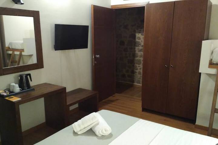 Room 8 of 68