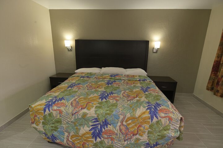 Room 5 of 17