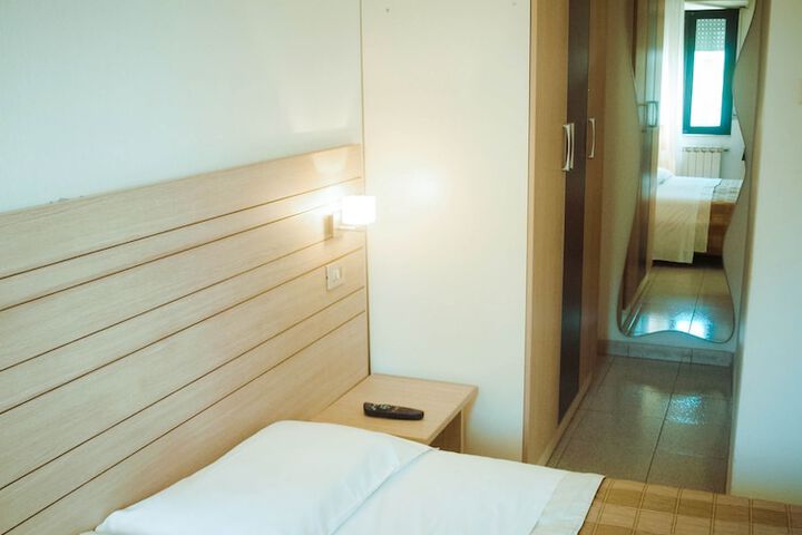 Room 10 of 21