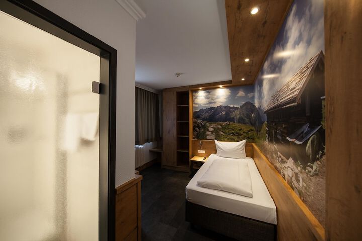 Room 3 of 42