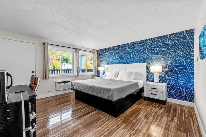 Room 42 of 77